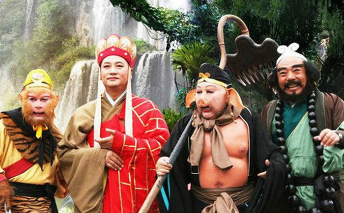 Đạo diễn Dương Khiết đã tạo nên một trong những bộ phim truyền hình có sức ảnh hưởng lớn nhất lịch sử Trung Quốc với Tây Du Ký. Chuyển thể từ kiệt tác của Ngô Thừa Ân, bộ phim gồm 25 tập phần đầu, kể hành trình thỉnh kinh đầy gian nan của bốn thầy trò Đường Tam Tạng vượt qua 81 kiếp nạn để mang chân kinh về Đại Đường. Dàn diễn viên gồm Lục Tiểu Linh Đồng, Trì Trọng Thụy, Từ Thiếu Hoa, Uông Việt, Mã Đức Hoa và Diêm Hoài Lễ đã trở thành hình tượng kinh điển trong lòng nhiều thế hệ khán giả. Đến nay, đây vẫn là phiên bản được xem là chuẩn mực của tác phẩm.