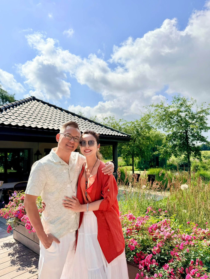 Jennifer Phạm hạnh phúc bên chồng ở Đan Mạch.