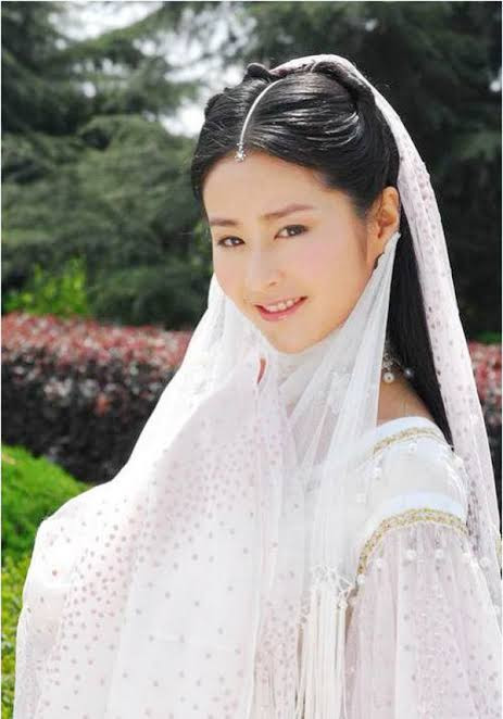 Hương Hương công chúa&nbsp;sở hữu vẻ đẹp được ví như 'trăng in đáy nước, hoa nở trong gương'.