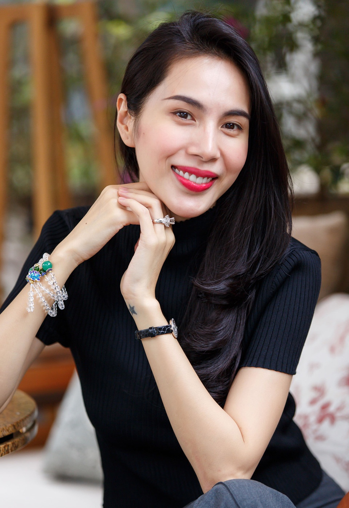 Sau tất cả, Thủy Tiên dường như đã mở lòng sau 3 năm dừng lại để trở về với âm nhạc.