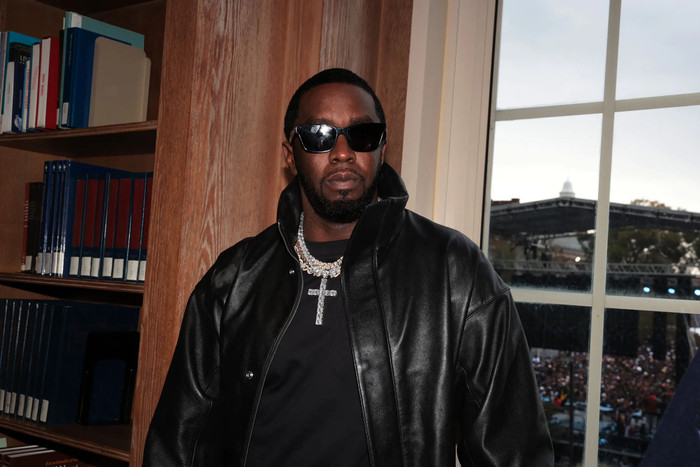 Sean "Diddy" Combs bị đưa vào phòng biệt giam sau vụ xô xát trong tù Ảnh 3