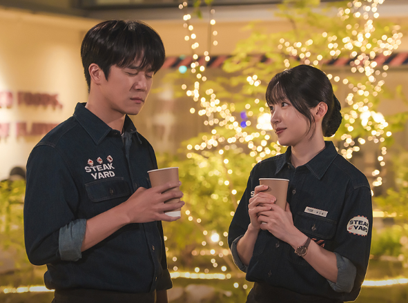 Ha Seok Jin và Hani có màn gặp gỡ đầu tiên đầy duyên nợ trong Love on the Menu.