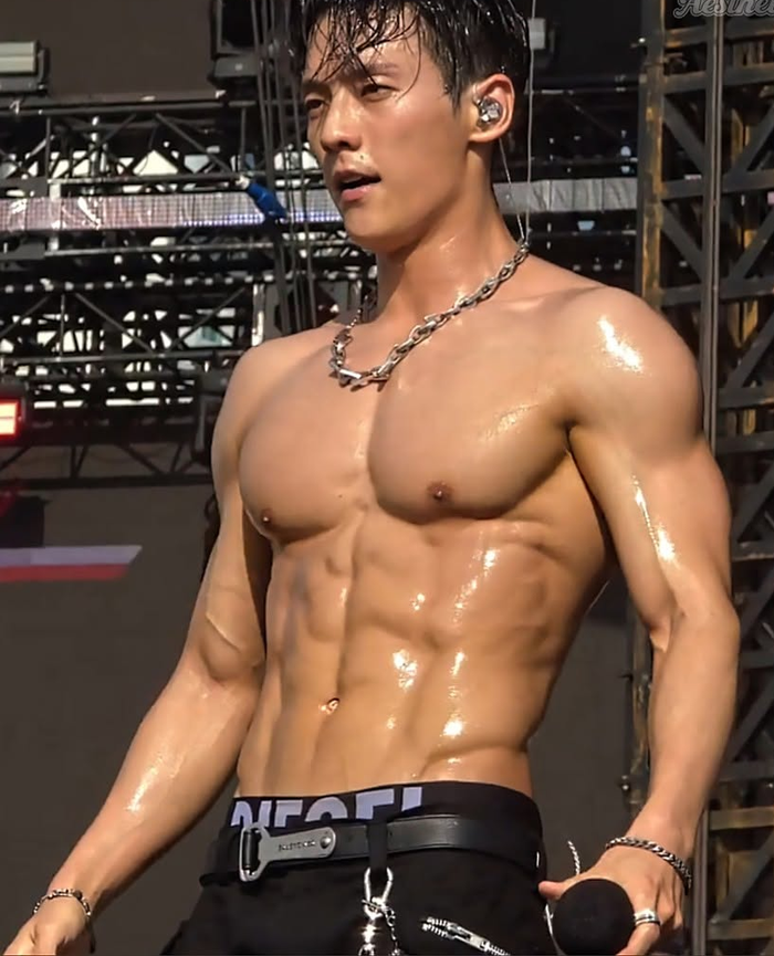 HUTA (BTOB) 'đốt nóng' WATERBOMB Seoul 2026 với màn khoe hình thể cực phẩm Ảnh 3
