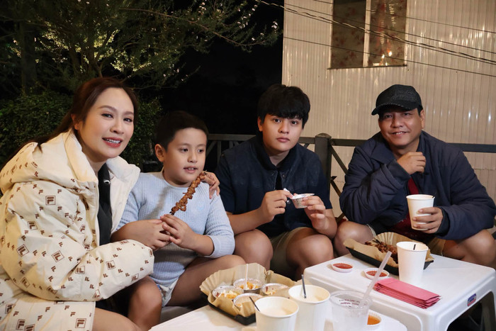 &nbsp;Thanh Thúy và Đức Thịnh thường xuyên chia sẻ những khoảnh khắc đời thường của gia đình. Ảnh: FBNV