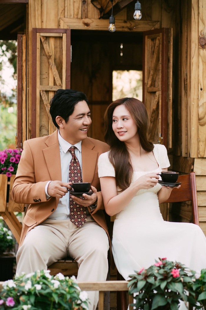 Sau cú vấp của Trùm Sò tại phòng vé, Thanh Thúy và Đức Thịnh vẫn nhận được nhiều sự ngưỡng mộ bởi tình cảm gắn bó sau gần 20 năm bên nhau. Ảnh: FBNV