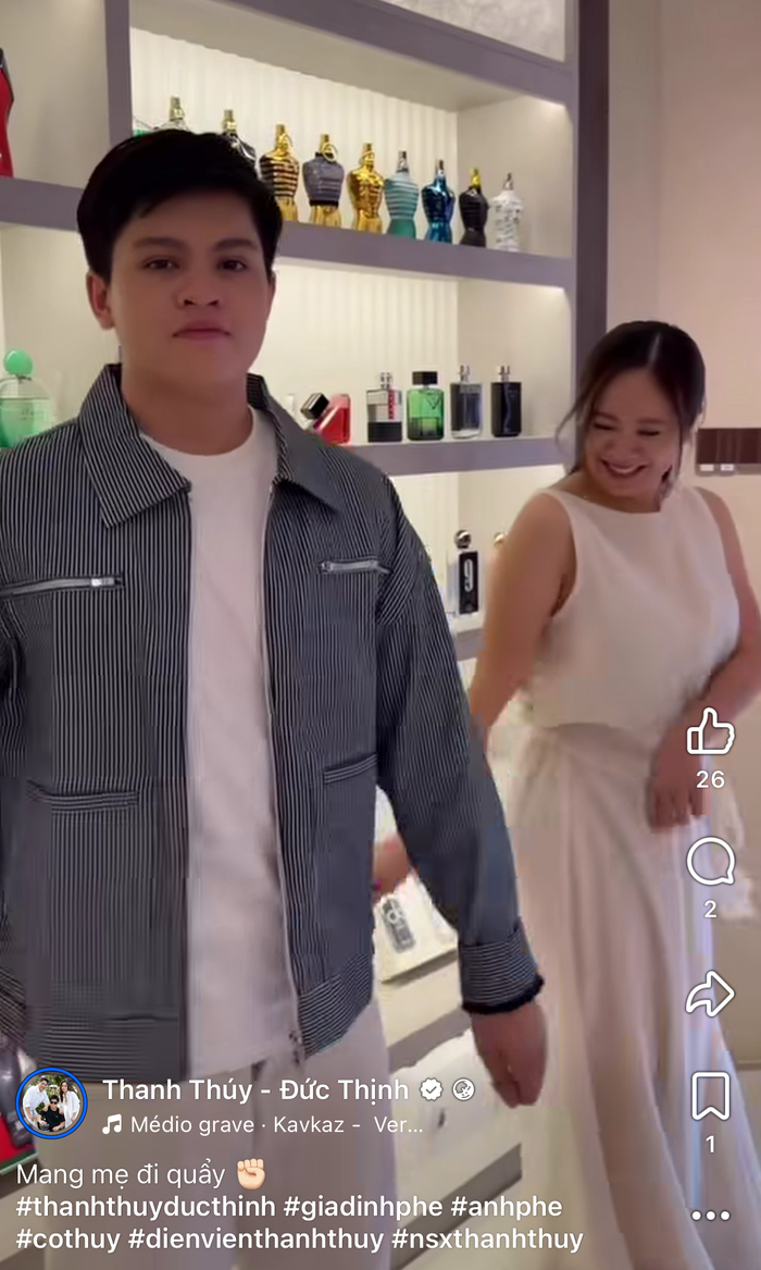 Thanh Thuý luôn đồng hành cùng con trai. Ảnh: Chụp màn hình FBNV