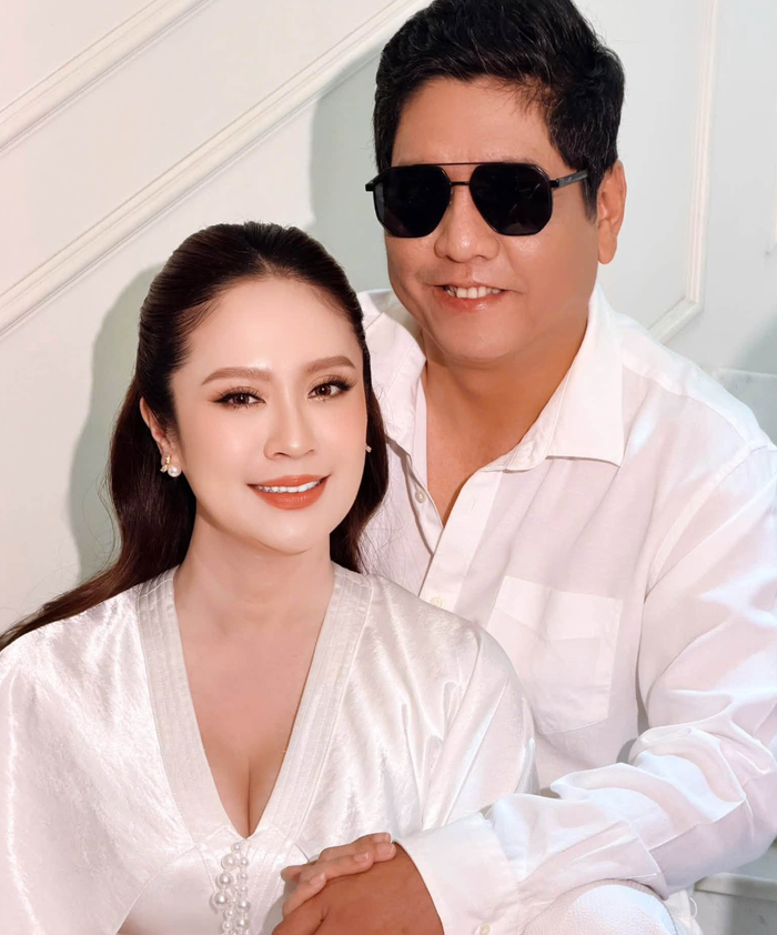Sau hơn 20 năm gắn bó, Thanh Thúy và Đức Thịnh vẫn luôn đồng hành trong cuộc sống lẫn công việc. Ảnh: FBNV