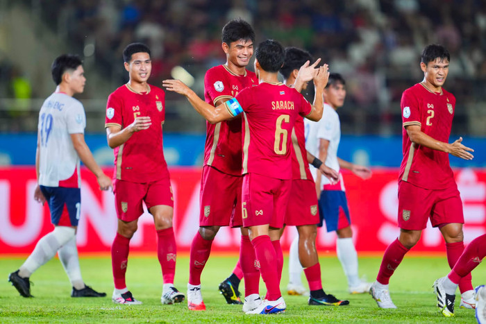 Đội tuyển Thái Lan đã có màn ra quân đầy ấn tượng tại AFF Cup 2026 khi dễ dàng đánh bại chủ nhà Lào với tỷ số 5-0 để tạm thời vươn lên dẫn đầu bảng B. Ảnh: FAT