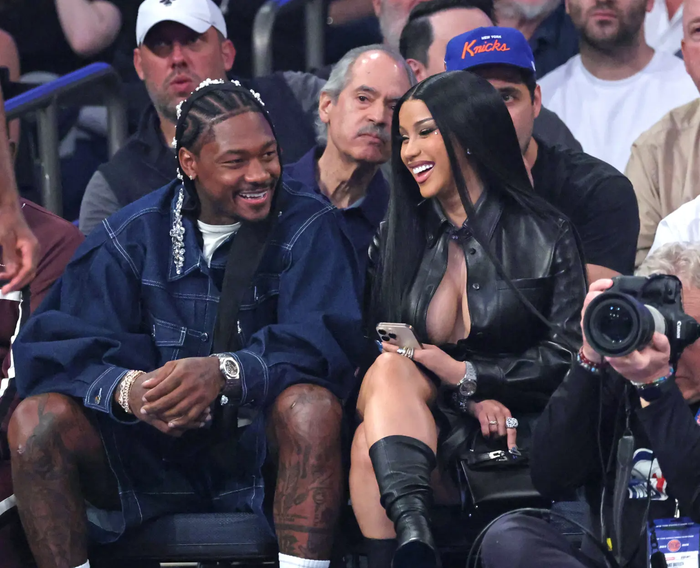 Cardi B là và Stefon Diggs.