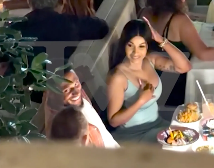 Cardi B và Maduka Okoye xuất hiện cùng nhau tại một nhà hàng ở Italy.&nbsp;