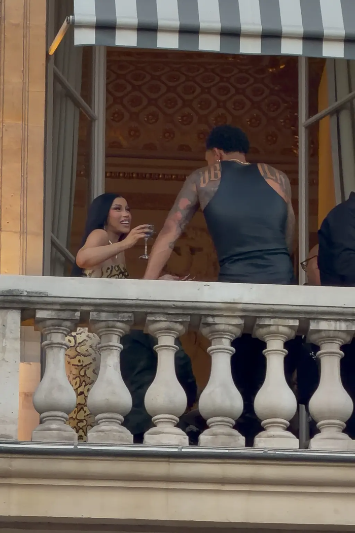 Cardi B và Maduka Okoye từng bị bắt gặp nói chuyện cùng nhau.&nbsp;