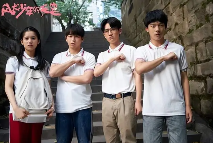 Bộ phim thanh xuân chữa lành đạt 7,9 điểm Douban, tác phẩm ghi dấu ấn giúp Trương Tịnh Nghi đến gần hơn với khán giả. Ảnh: Weibo đoàn phim
