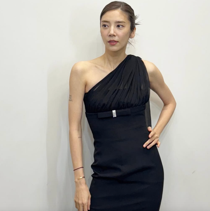 Trước đó, Son Dam Bi đã lên tiếng xin lỗi vì cho con chơi bong bóng xà phòng trong phòng lưu trú.