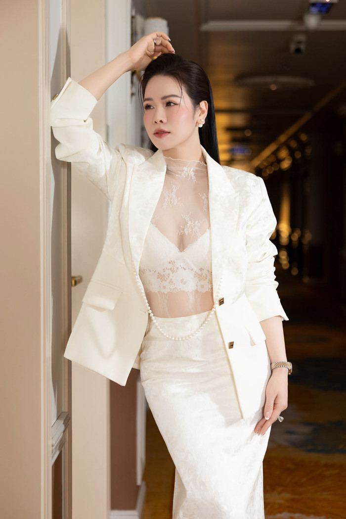 Nhật Kim Anh liên tục phủ sóng trên nhiều nền tảng mạng xã hội nhờ loạt video quảng bá thương hiệu cà phê do cô sáng lập.&nbsp;