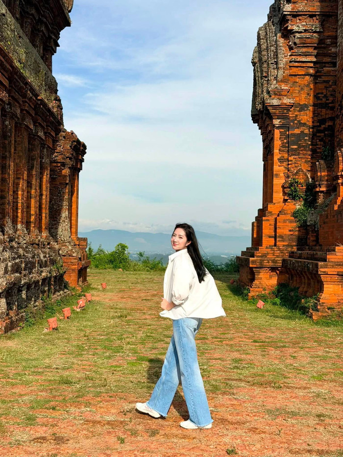 Nhan sắc rạng rỡ của Hoa hậu Hà Trúc Linh trong chuyến du lịch gây chú ý. (Nguồn: FBNV)