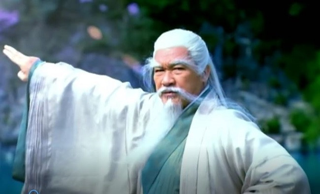 Dù xuất hiện không nhiều, Phong Thanh Dương luôn được coi là huyền thoại của phái Hoa Sơn và là một trong những đại tông sư kiếm đạo của võ lâm. Ông là người truyền thụ Độc Cô Cửu Kiếm cho Lệnh Hồ Xung, mở ra bước ngoặt giúp chàng từ một đệ tử bình thường trở thành kiếm khách hàng đầu. Tinh túy của Độc Cô Cửu Kiếm nằm ở nguyên lý 'vô chiêu thắng hữu chiêu', tập trung nhìn thấu sơ hở của đối thủ thay vì phụ thuộc vào những chiêu thức cố định. Dù Kim Dung không xây dựng nhiều cảnh giao đấu trực tiếp của Phong Thanh Dương, việc ông tinh thông bộ kiếm pháp lừng danh và được các nhân vật trong truyện hết sức kính trọng là cơ sở để xếp ông vào nhóm cao thủ mạnh nhất.