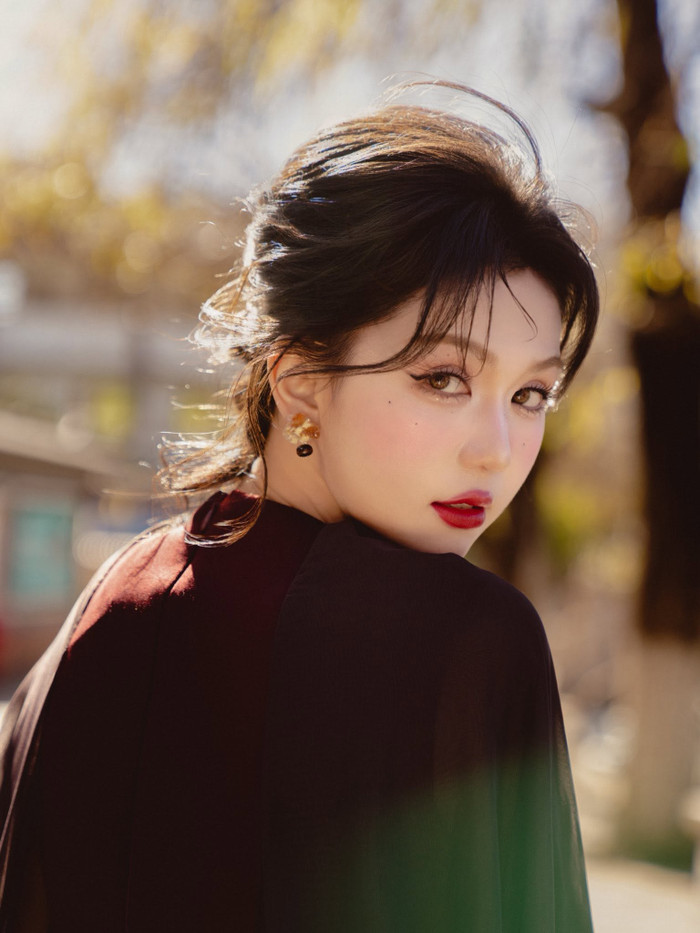 Ngọc Trinh mong muốn tìm một người bạn đời biết trân trọng gia đình và sẵn sàng đồng hành lâu dài. Ảnh: FBNV.
