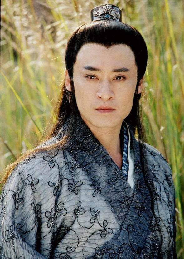 Mộ Dung Phục nổi tiếng với phong thái công tử tao nhã và dung mạo tuấn tú, từng được xem là một trong những mỹ nam nổi bật nhất Thiên long bát bộ. Ảnh: Sohu.