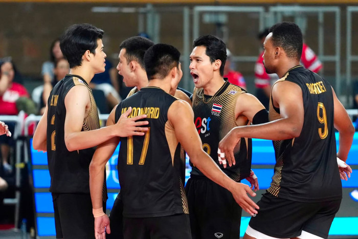 SiamSport dành nhiều lời khen cho tinh thần thi đấu của tuyển Thái Lan, đồng thời thừa nhận Việt Nam đã chơi bản lĩnh hơn ở thời điểm quyết định để lần đầu vô địch SEA V.Cup. Ảnh: TVA
