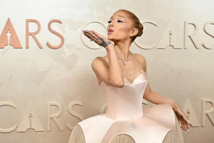 Katy Perry, Ariana Grande công khai phản đối Nhà Trắng Ảnh 3
