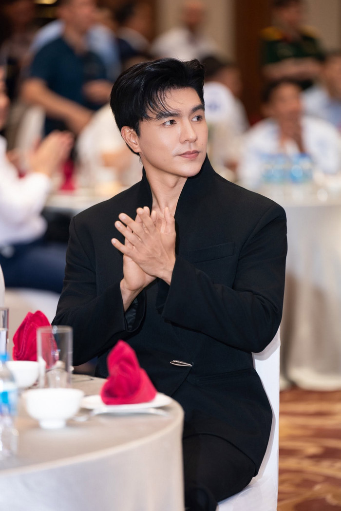 Giải thưởng Diễn viên điện ảnh được yêu thích nhất đánh dấu cột mốc mới trong sự nghiệp của Steven Nguyễn sau hơn một thập kỷ theo đuổi diễn xuất. Ảnh: FBNV.