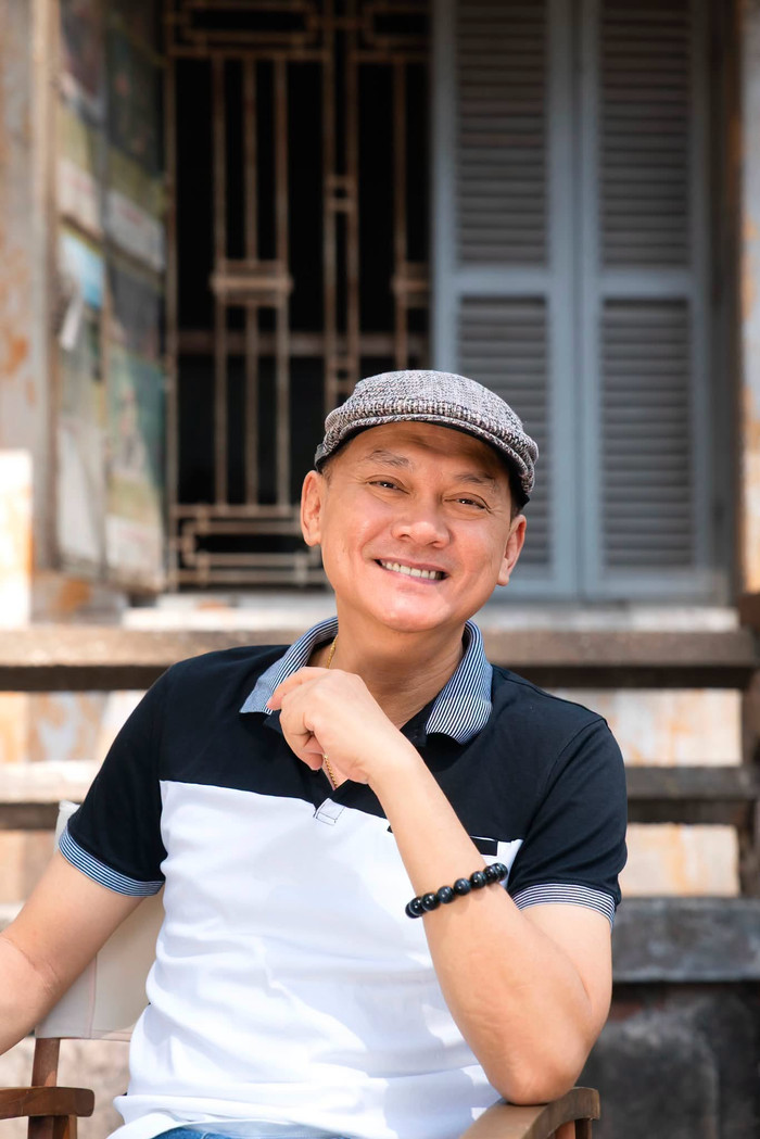 NSƯT Hữu Châu không giấu được sự xúc động khi lần đầu tiên tham gia cinetour ở Hà Nội và nhận được sự đón nhận nồng nhiệt từ người xem.&nbsp;