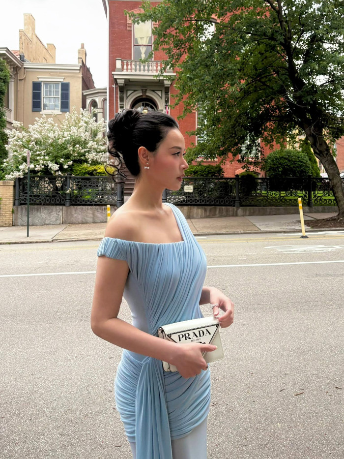 Midu ghi điểm với phong cách thanh lịch, visual rạng rỡ ở Richmond. (Nguồn: FBNV)