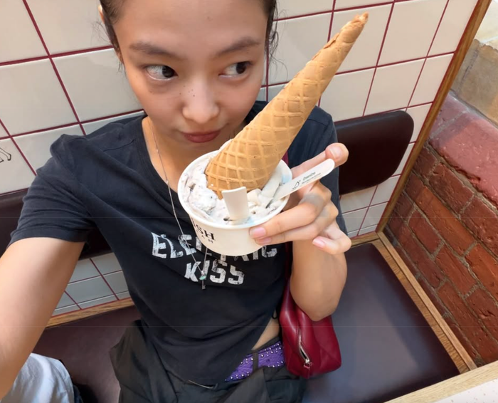 Ảnh đời thường không son phấn của Jennie (BLACKPINK) ở London gây sốt Ảnh 3
