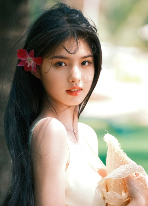 Ngãi Mễ là một trong những diễn viên nhí thành công nhất của màn ảnh Hoa ngữ trước khi chuyển mình sang các vai diễn trưởng thành. Sở hữu gương mặt nhỏ nhắn, đôi mắt to cùng khí chất trong trẻo, cô được nhận xét phù hợp với cả dòng phim cổ trang lẫn hiện đại.