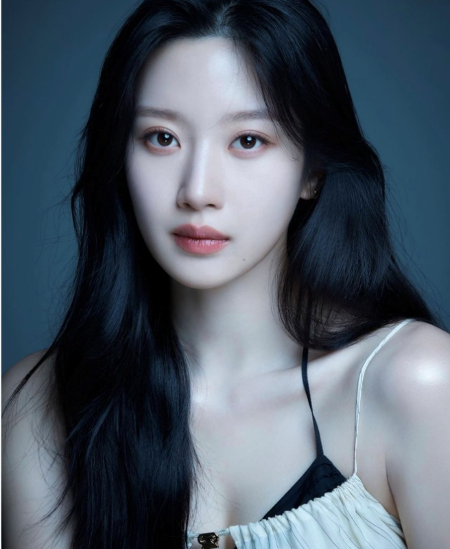 Moon Ga Young tiết lộ người đứng sau giúp cô giành Ảnh hậu Baeksang Ảnh 2