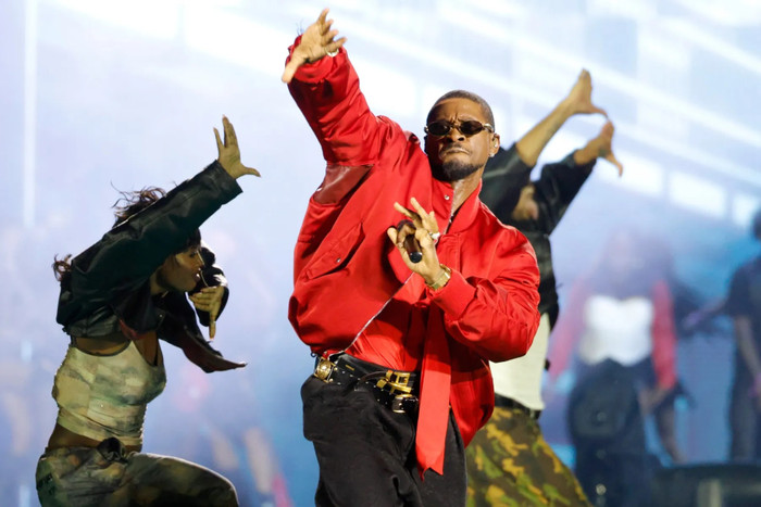 Usher mời nữ khán giả rời khỏi sân khấu khi đang biểu diễn, lý do gây xôn xao Ảnh 1