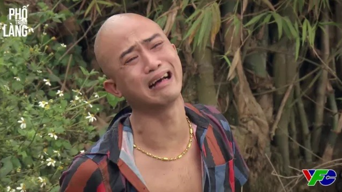 Khả năng biến đổi giọng nói và phong cách diễn xuất tiếp tục trở thành điểm mạnh nổi bật của Doãn Quốc Đam trên màn ảnh. Ảnh: VFC.
