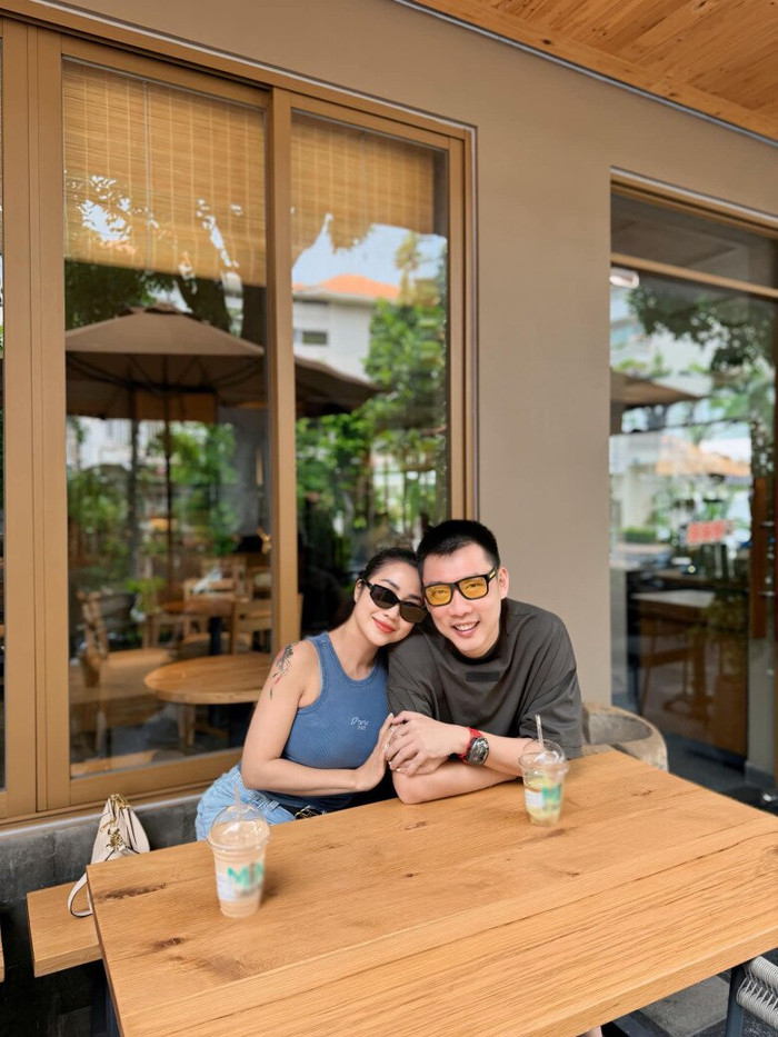 Hơn 25 năm đồng hành cùng nhau, vợ chồng Ốc Thanh Vân được nhiều khán giả ngưỡng mộ bởi chuyện tình đẹp. Ảnh: FBNV