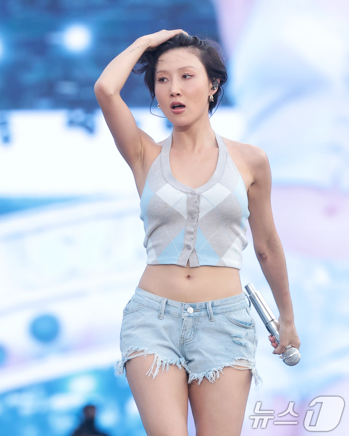 Hwasa gặp chấn thương ngay trên sân khấu Ảnh 3