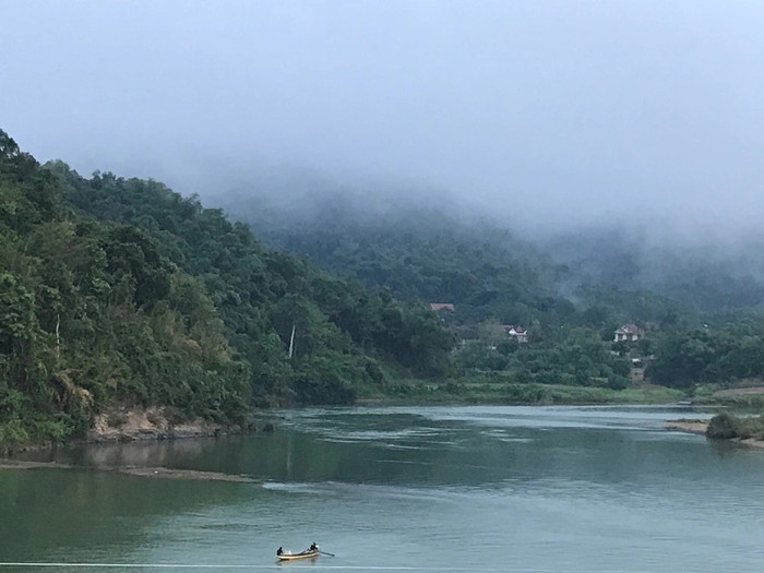 Nét trầm lắng trên dòng sông Lam. Ảnh: báo Dân Trí
