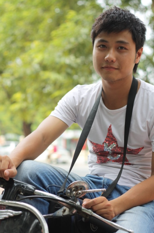 Đạo diễn Nguyễn Hữu Mười trao cơ hội cho Thanh Sơn góp mặt trong dự án điện ảnh lớn khi nam diễn viên còn là sinh viên. Ảnh: FBNV.