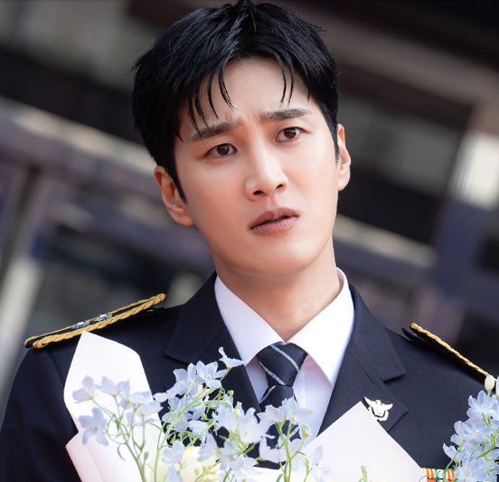 Ahn Bo Hyun trở lại với vai 'thiếu gia cảnh sát' Jin Yi Soo trong Flex x Cop 2.