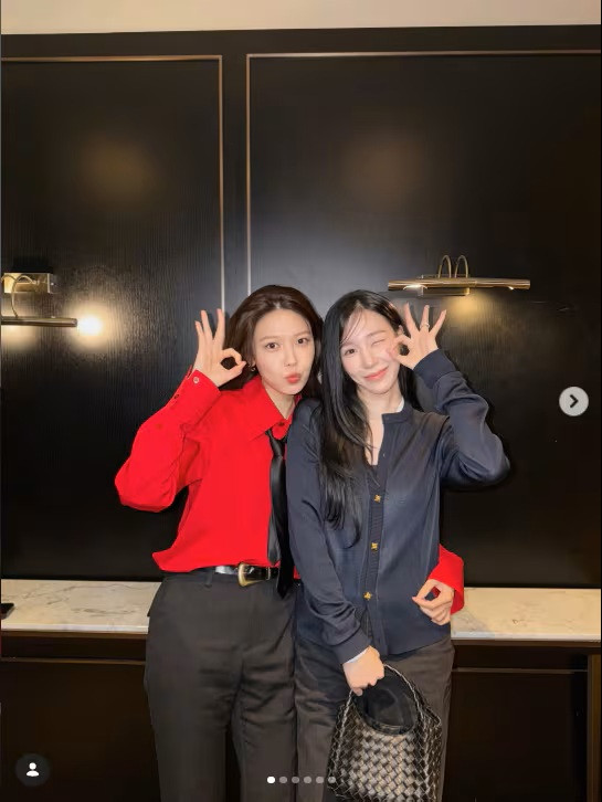 Tiffany và Sooyoung thân thiết hội ngộ.