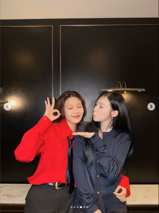 Sooyoung và Tiffany duy trì mối quan hệ thân thiết gần 20 năm kể từ ngày hoạt động chung nhóm SNSD.