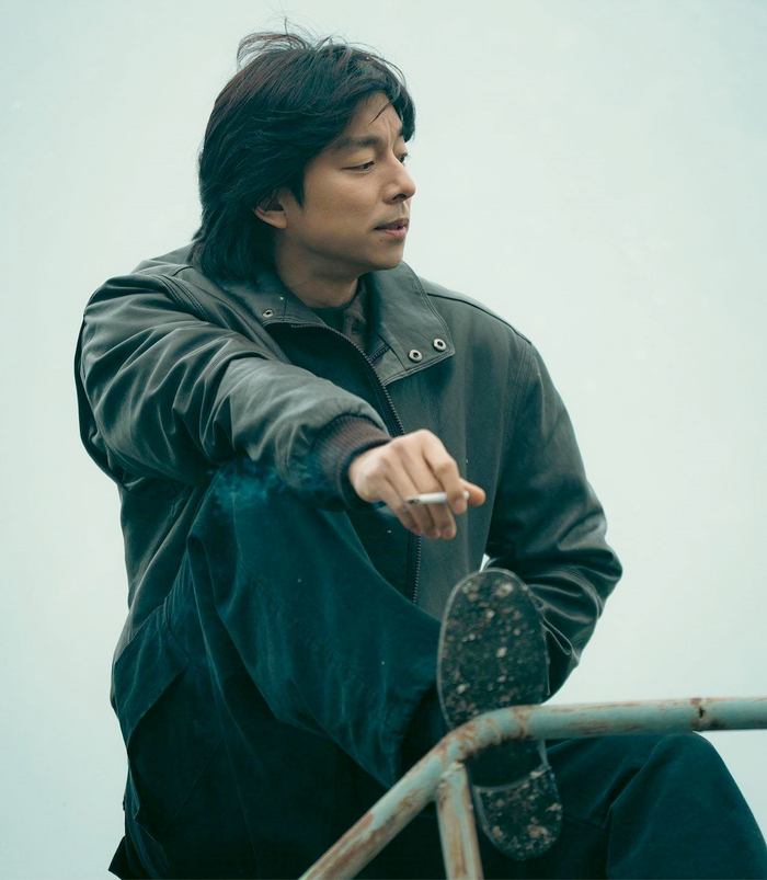 Đồng hành cùng Song Hye Ky là Dong Gu do Gong Yoo thủ vai, người bạn gắn bó lâu năm.
