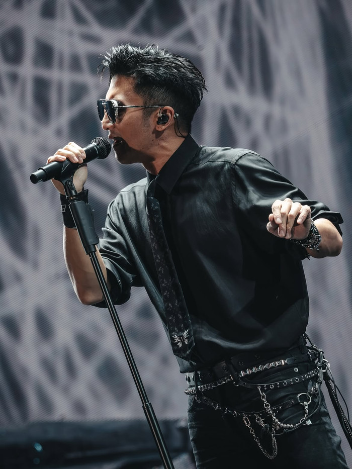 Lý do Tạ Đình Phong quyết không che ô, hát live giữa mưa tầm tã Ảnh 5