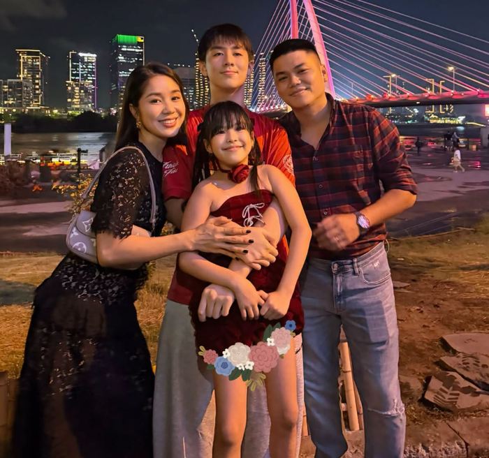 Gia đình hạnh phúc của diễn viên Lê Phương. Ảnh: FBNV