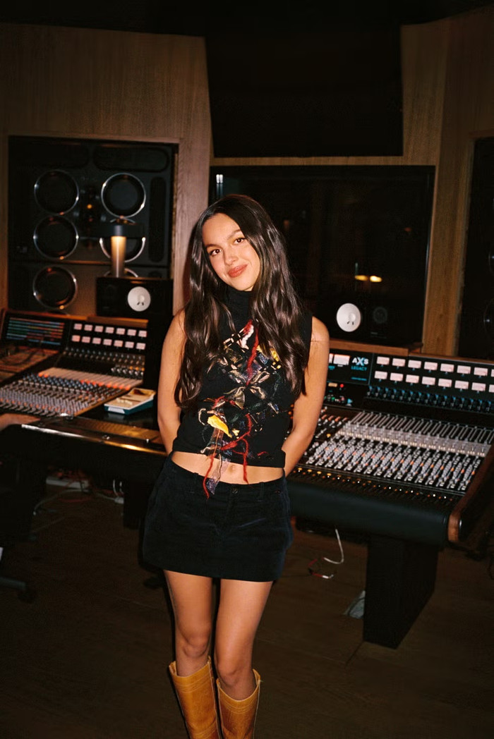 Olivia Rodrigo tiết lộ ca khúc khiến cô bật khóc ngay sau khi hoàn thành Ảnh 4