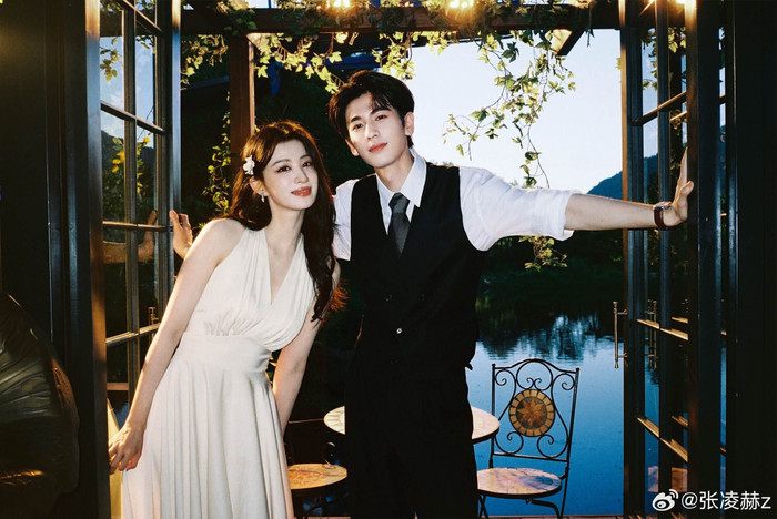 Trương Lăng Hách và Vương Sở Nhiên trong Giây Phút Ấy Vượt Quá Giới Hạn. Ảnh: Weibo.