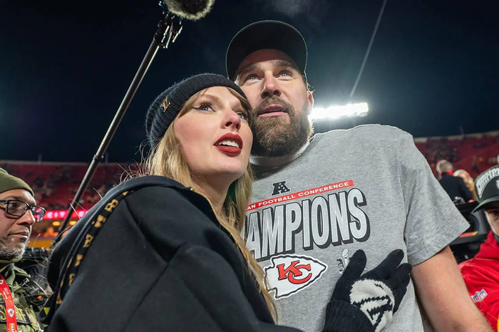 Trước đó, một nguồn tin tiết lộ rằng Taylor Swift đã rơi nước mắt khi nghe Travis Kelce hứa sẽ 'bảo vệ cô mãi mãi'.