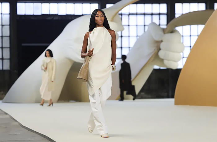 Ở tuổi 56 và là mẹ của hai con, Naomi Campbell vẫn duy trì được sức hút đáng ngưỡng mộ.