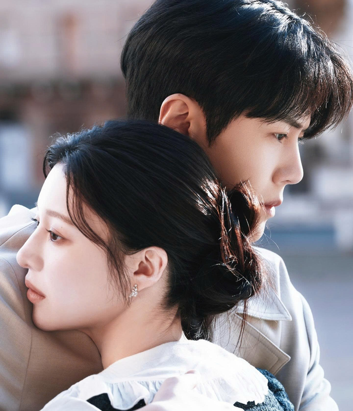 Màn tái hợp của Kim Seon Ho và Go Youn Jung khiến người hâm mộ nhớ lại sức hút của cặp đôi trong Tiếng Yêu Này Anh Dịch Được Không?.