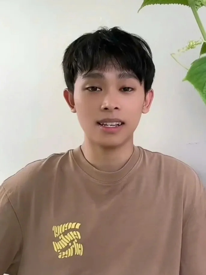Ca sĩ Hồ Văn Cường quê ở Đồng Tháp.
