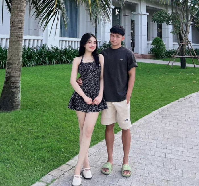 Cô giáo Nguyễn Linh - bà xã của cầu thủ Hồ Văn Cường.