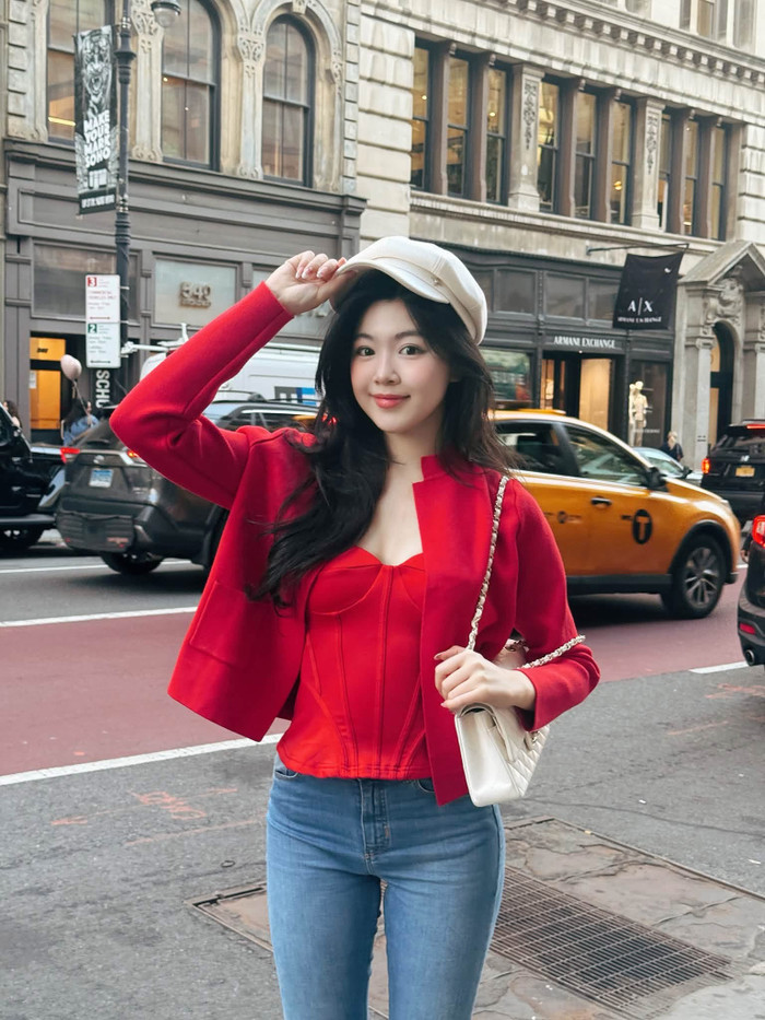 Loạt ảnh mới cho thấy sức hút không hề giảm nhiệt của con gái MC Quyền Linh. (Ảnh: FBNV)